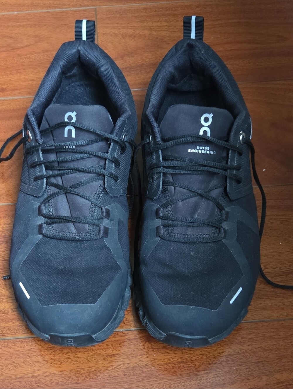 On Cloud 5 Waterproof All Black Women’s Low Top Lace-Up Mesh Sneakers Size 10